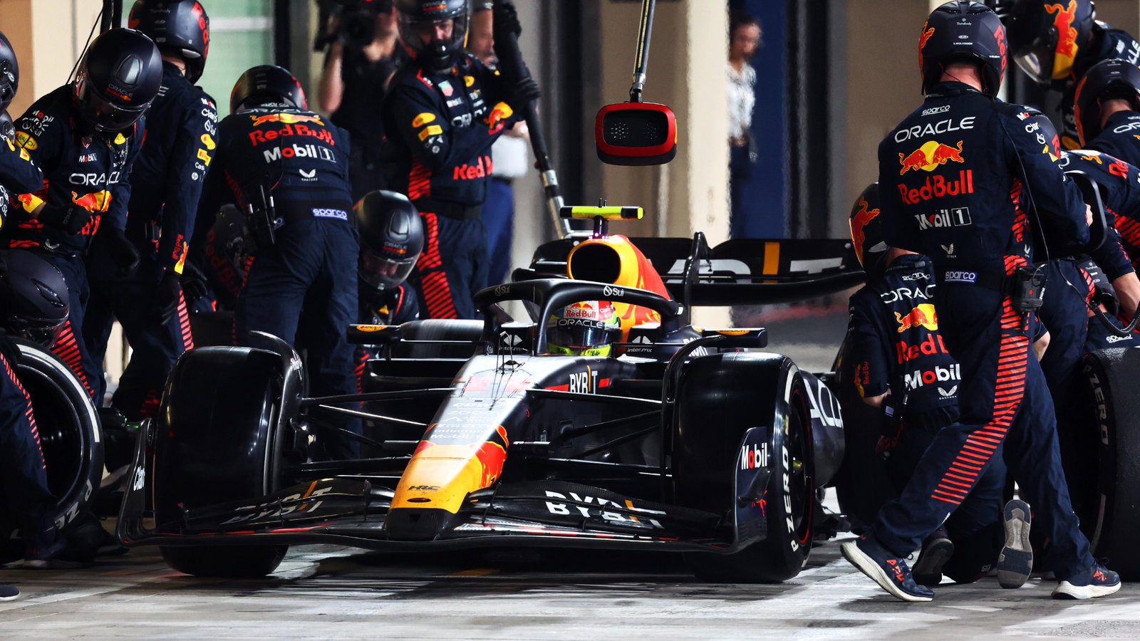 Sergio Perez (MEX) Red Bull Racing RB19 makes a pit stop. Formula 1 World Championship, Rd 23, Abu Dhabi Grand Prix, Yas