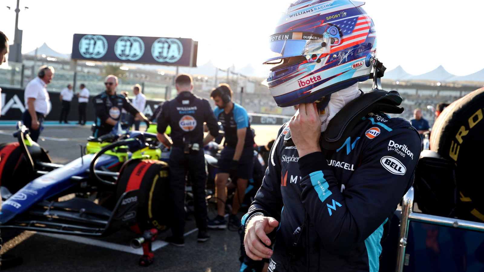 Logan Sargeant (USA) Williams Racing on the grid. Formula 1 World Championship, Rd 23, Abu Dhabi Grand Prix, Yas Marina