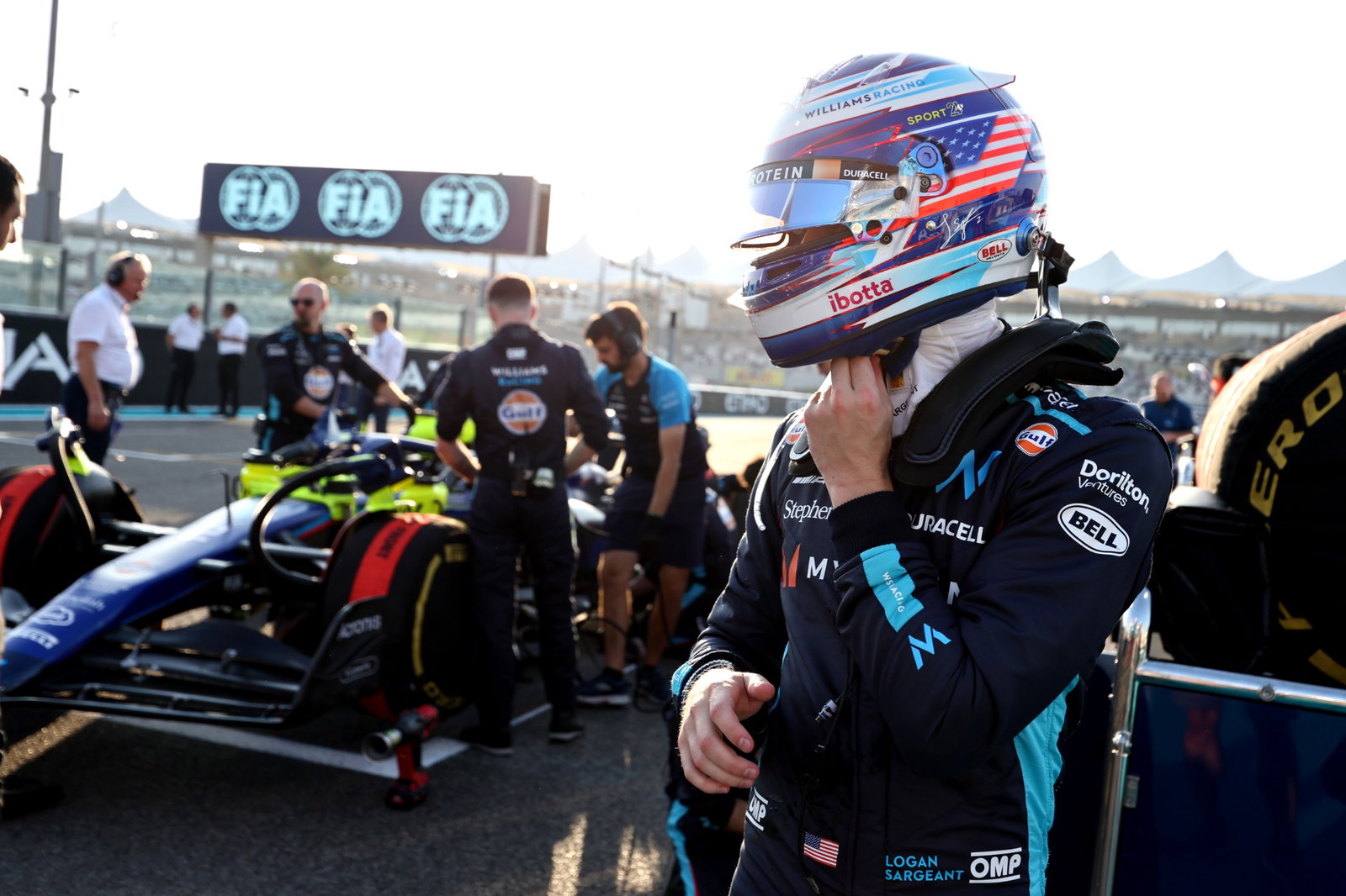 Logan Sargeant (USA) Williams Racing on the grid. Formula 1 World Championship, Rd 23, Abu Dhabi Grand Prix, Yas Marina