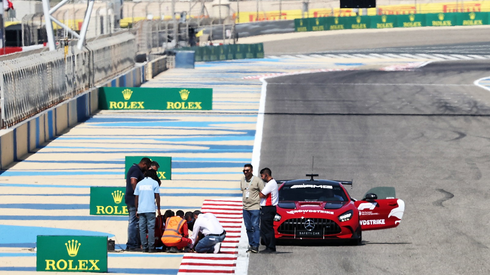 Circuit workers inspect the circuit for a damaged drain cover at turn 11. Formula 1 Testing, Sakhir, Bahrain, Day Two.-