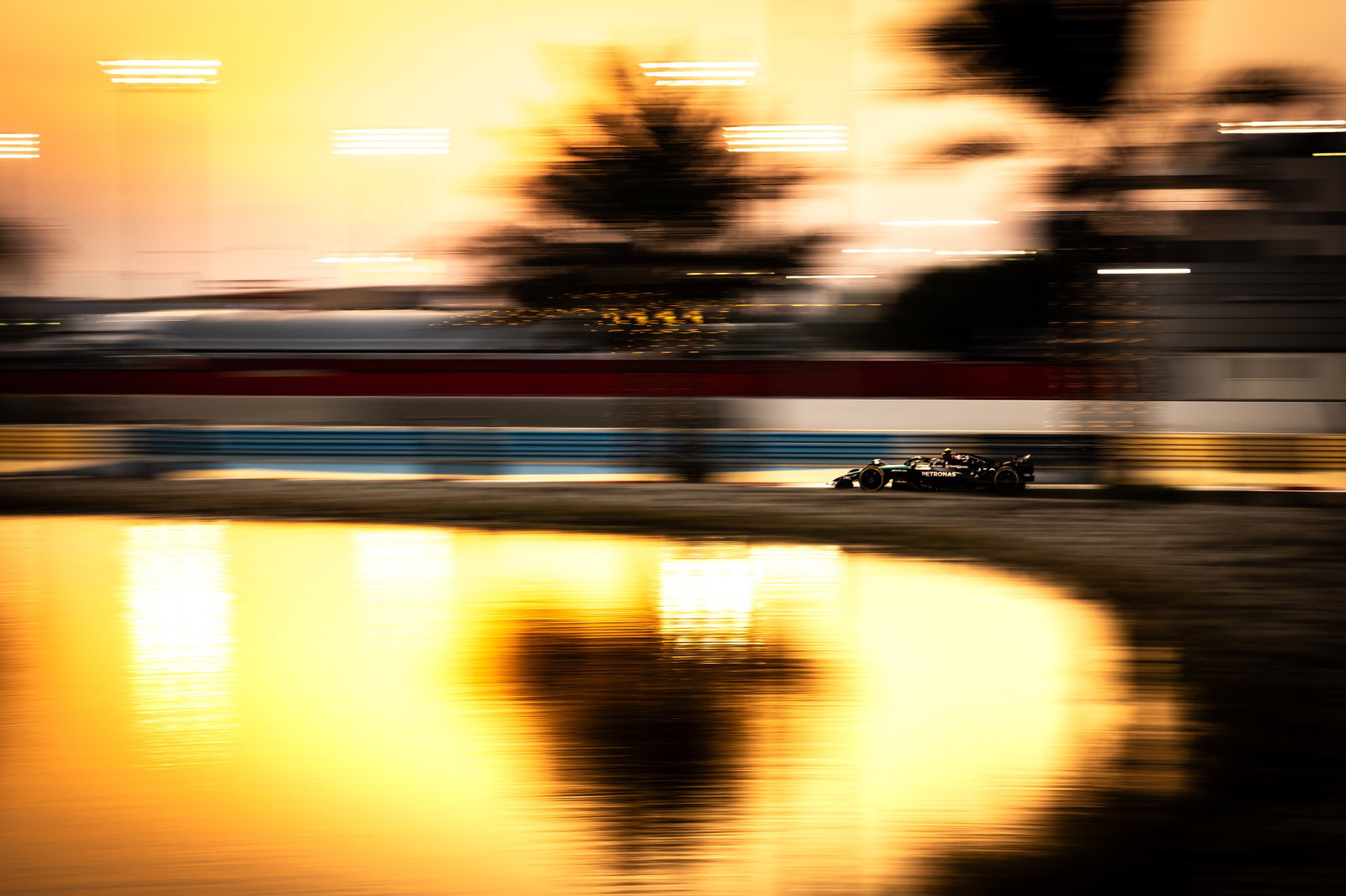Lewis Hamilton (GBR) Mercedes AMG F1 W15. Formula 1 Testing, Sakhir, Bahrain, Day Two.- www.xpbimages.com, EMail: