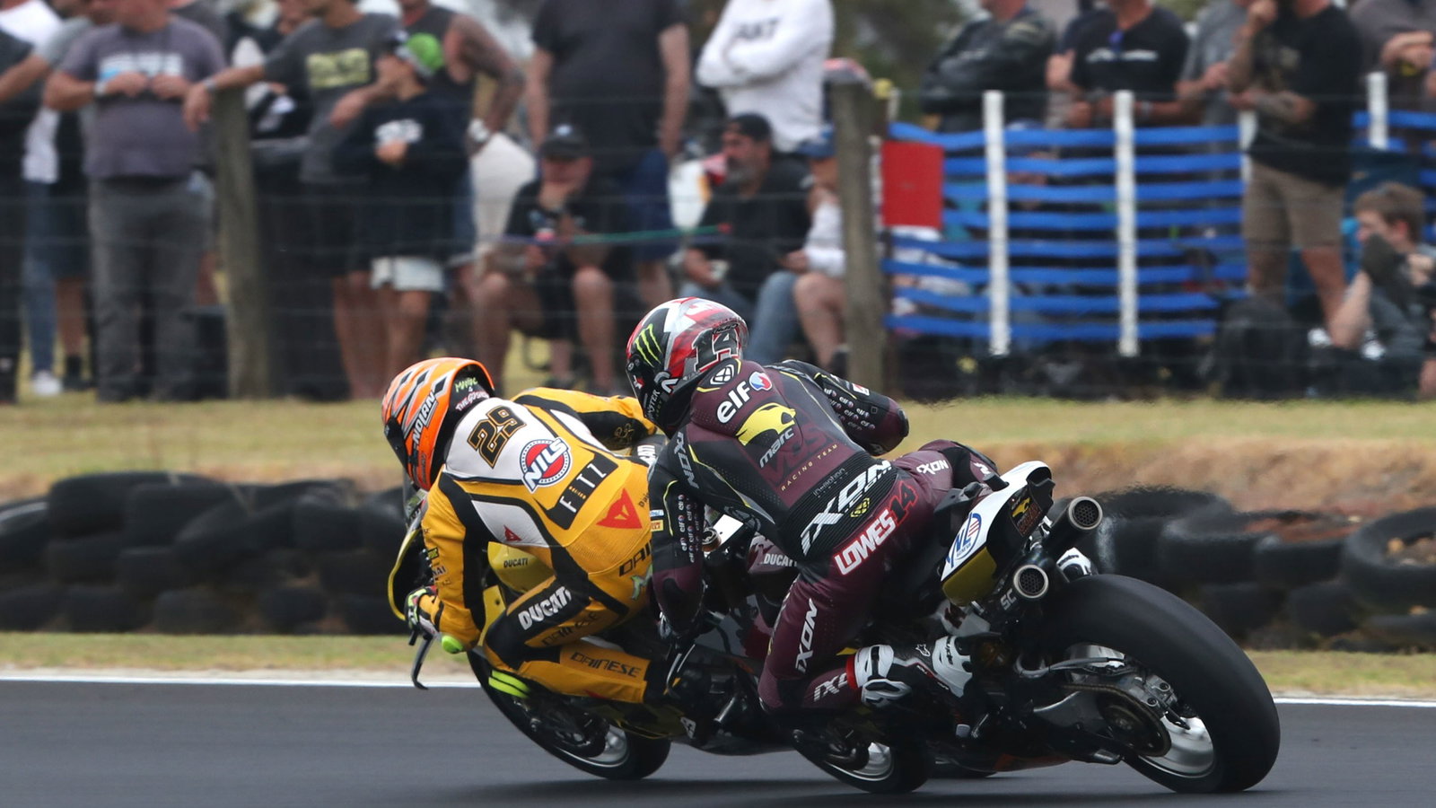 Andrea Iannone, Sam Lowes, race 2, Australian WorldSBK, 25 February