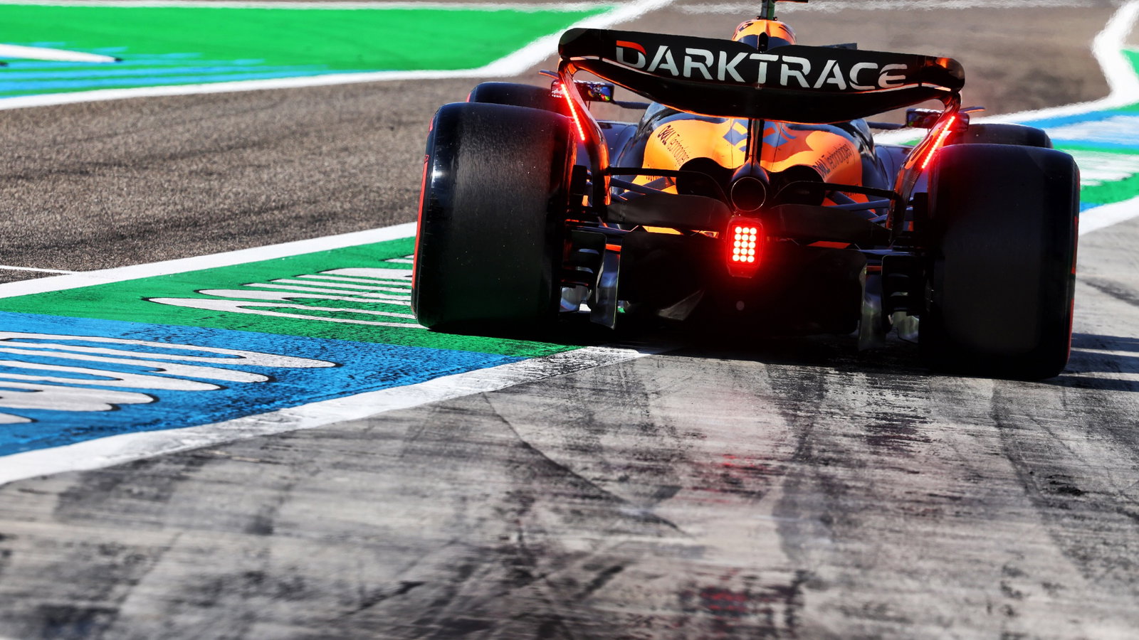 Oscar Piastri (AUS) McLaren MCL38. Formula 1 World Championship, Rd 1, Bahrain Grand Prix, Sakhir, Bahrain, Practice