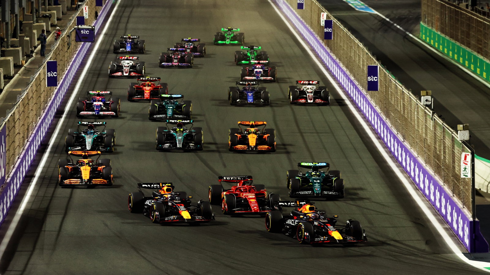 Max Verstappen (NLD) Red Bull Racing RB20 leads at the start of the race. Formula 1 World Championship, Rd 2, Saudi