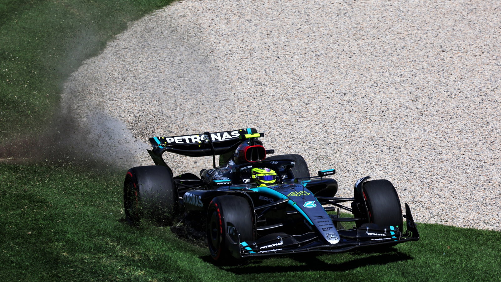 Lewis Hamilton (GBR) Mercedes AMG F1 W15 runs wide. Formula 1 World Championship, Rd 3, Australian Grand Prix, Albert