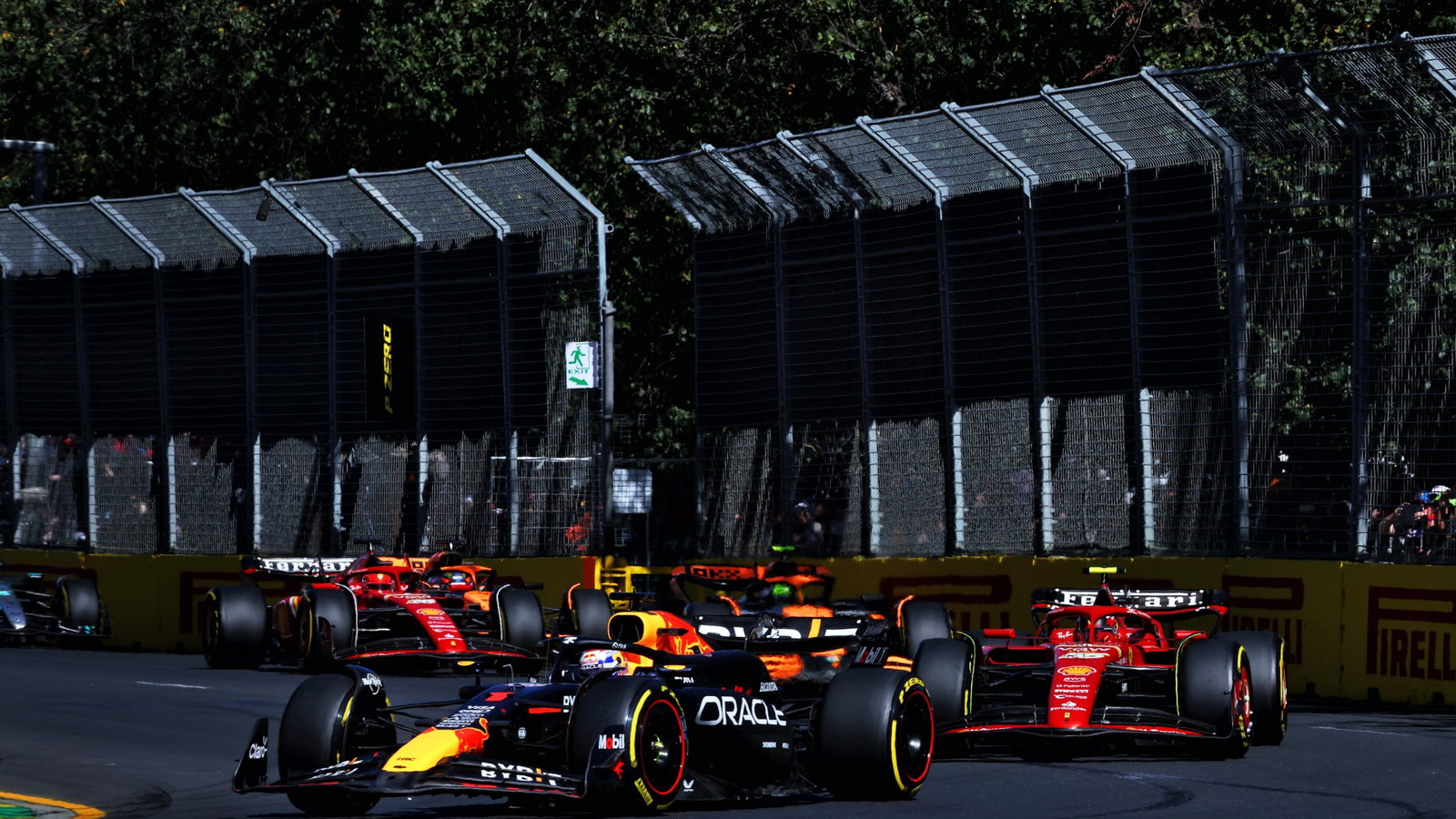 Max Verstappen (NLD) Red Bull Racing RB20 leads at the start of the race. Formula 1 World Championship, Rd 3, Australian