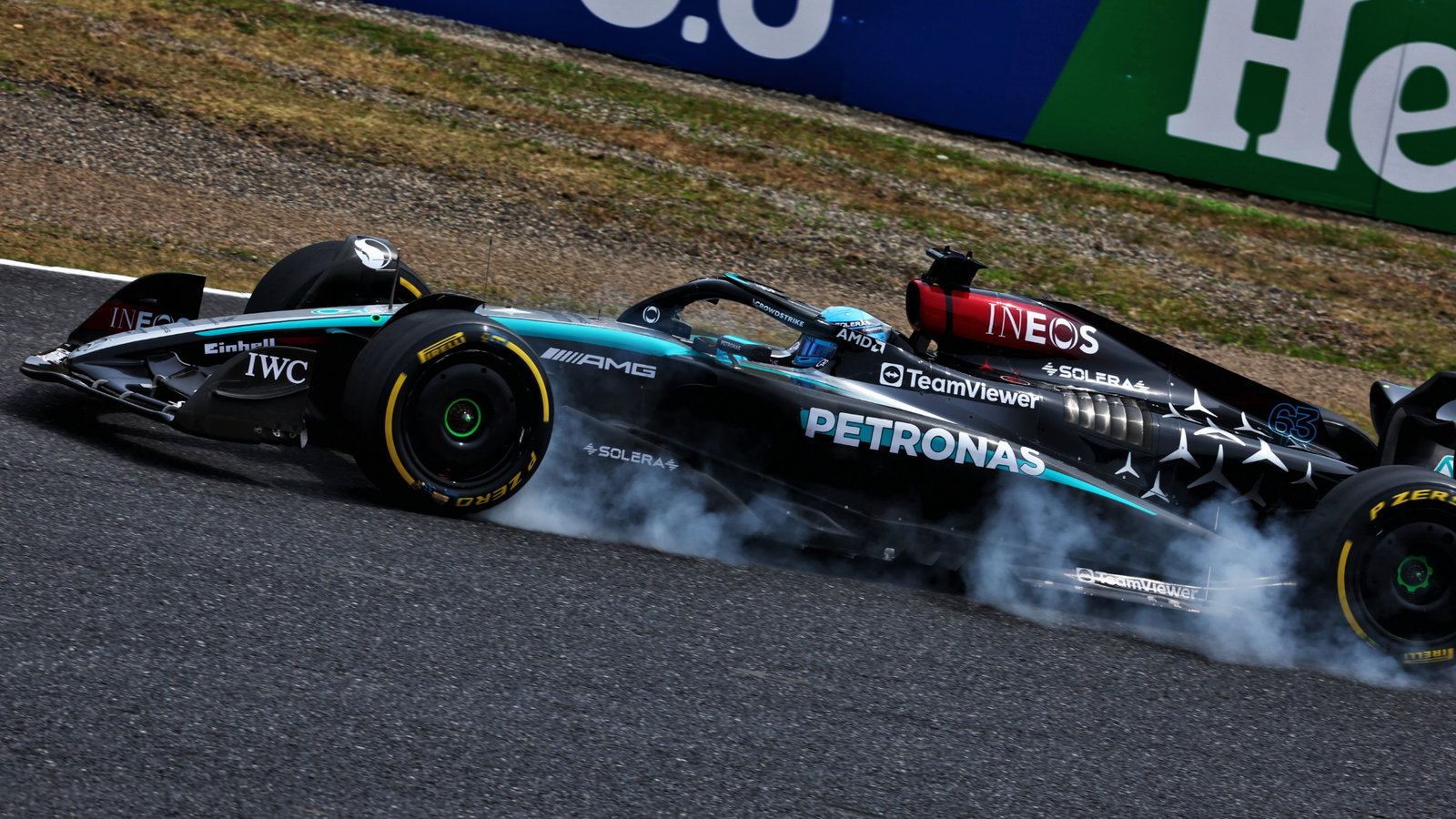 George Russell (GBR) Mercedes AMG F1 W15 locks up under braking. Formula 1 World Championship, Rd 4, Japanese Grand Prix,
