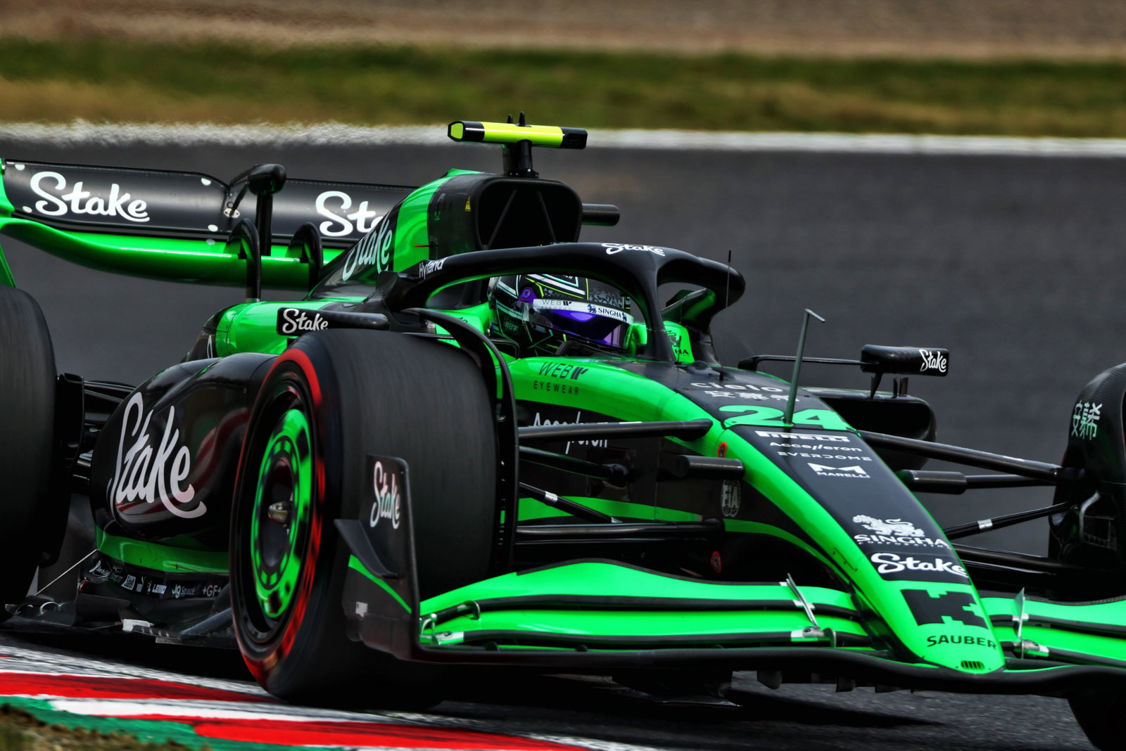 Zhou Guanyu (CHN) Sauber C44. Formula 1 World Championship, Rd 4, Japanese Grand Prix, Suzuka, Japan, Qualifying Day. -