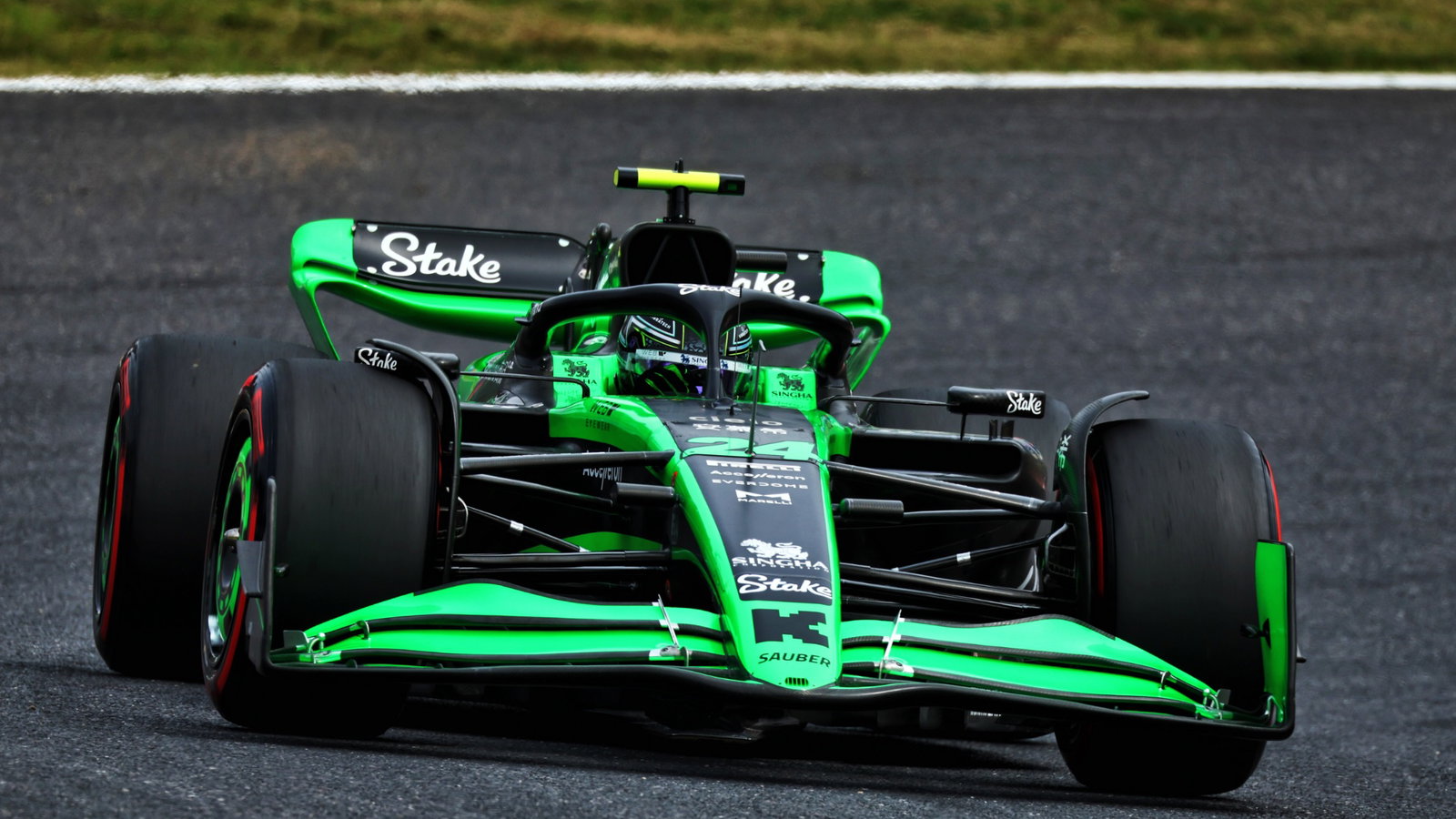 Zhou Guanyu (CHN) Sauber C44. Formula 1 World Championship, Rd 4, Japanese Grand Prix, Suzuka, Japan, Qualifying Day. -