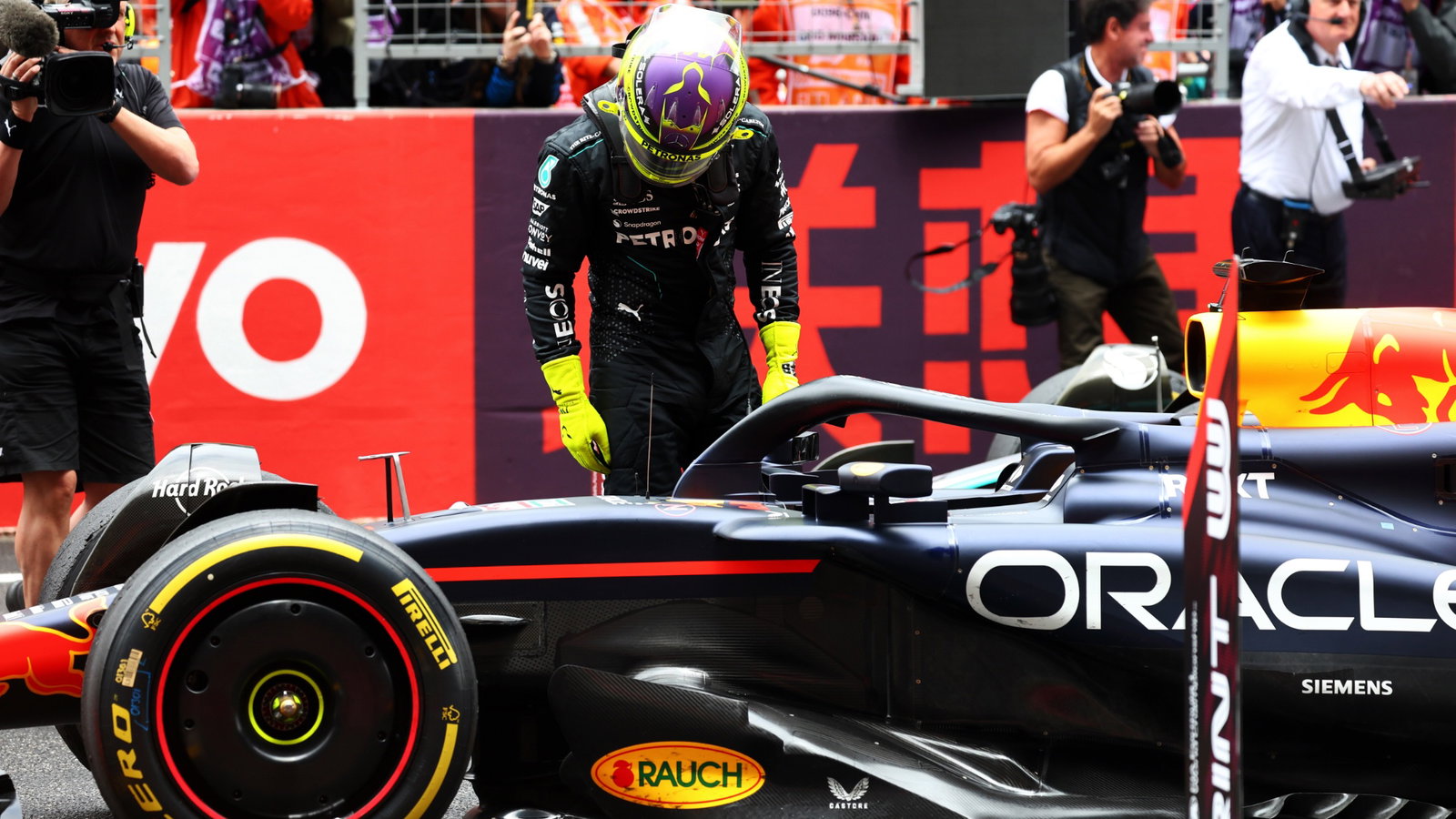 Lewis Hamilton (GBR) Mercedes AMG F1 in Sprint parc ferme. Formula 1 World Championship, Rd 5, Chinese Grand Prix,