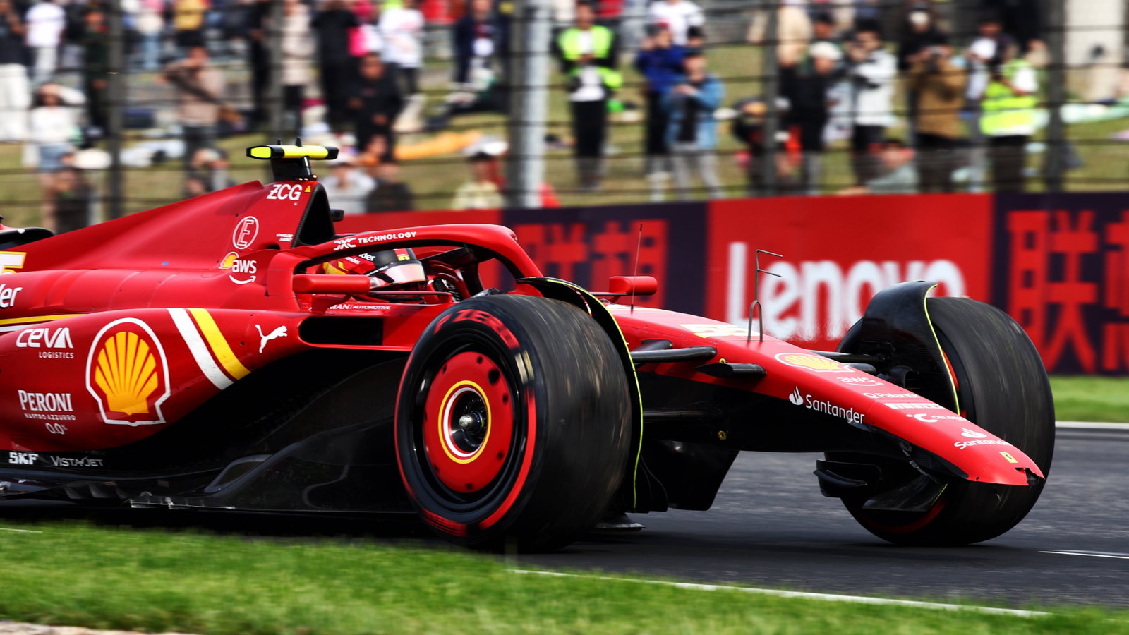 Carlos Sainz Jr (ESP) Ferrari SF-24 with a broken front wing in qualifying. Formula 1 World Championship, Rd 5, Chinese