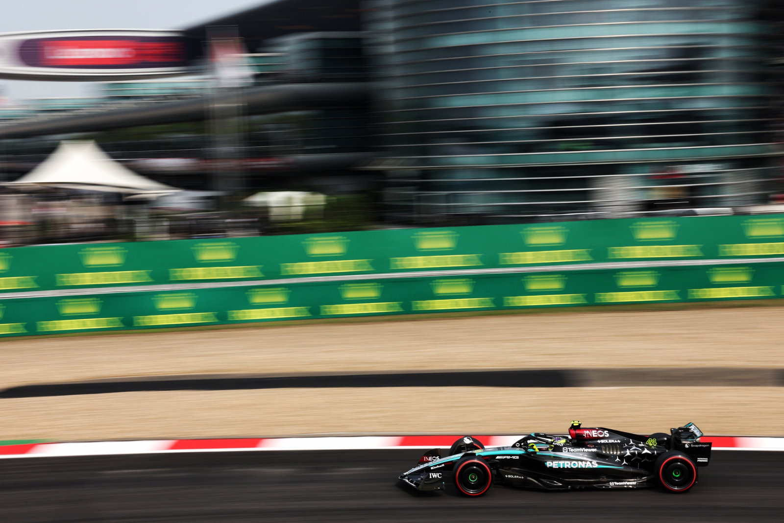 Lewis Hamilton (GBR) Mercedes AMG F1 W15. Formula 1 World Championship, Rd 5, Chinese Grand Prix, Shanghai, China, Sprint