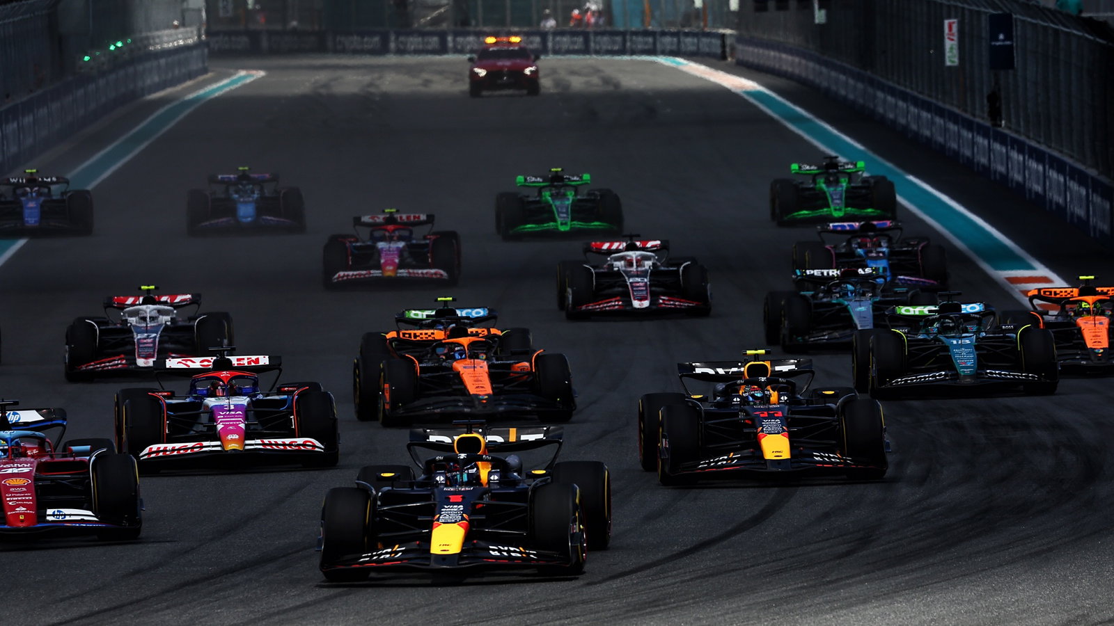 Max Verstappen (NLD) Red Bull Racing RB20 leads at the start of Sprint. Formula 1 World Championship, Rd 6, Miami Grand