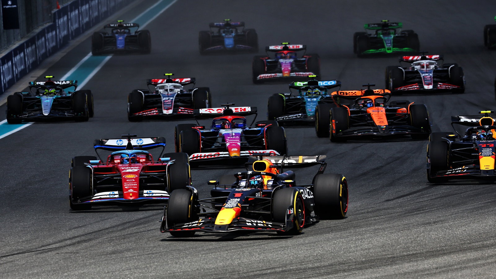 Max Verstappen (NLD) Red Bull Racing RB20 leads at the start of Sprint. Formula 1 World Championship, Rd 6, Miami Grand