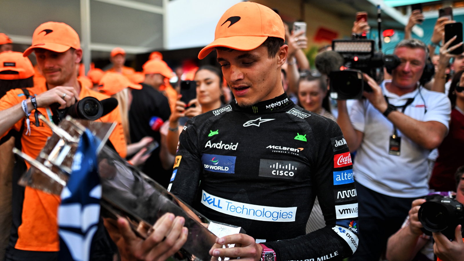 Race winner Lando Norris (GBR) McLaren celebrates with the team. Formula 1 World Championship, Rd 6, Miami Grand Prix,