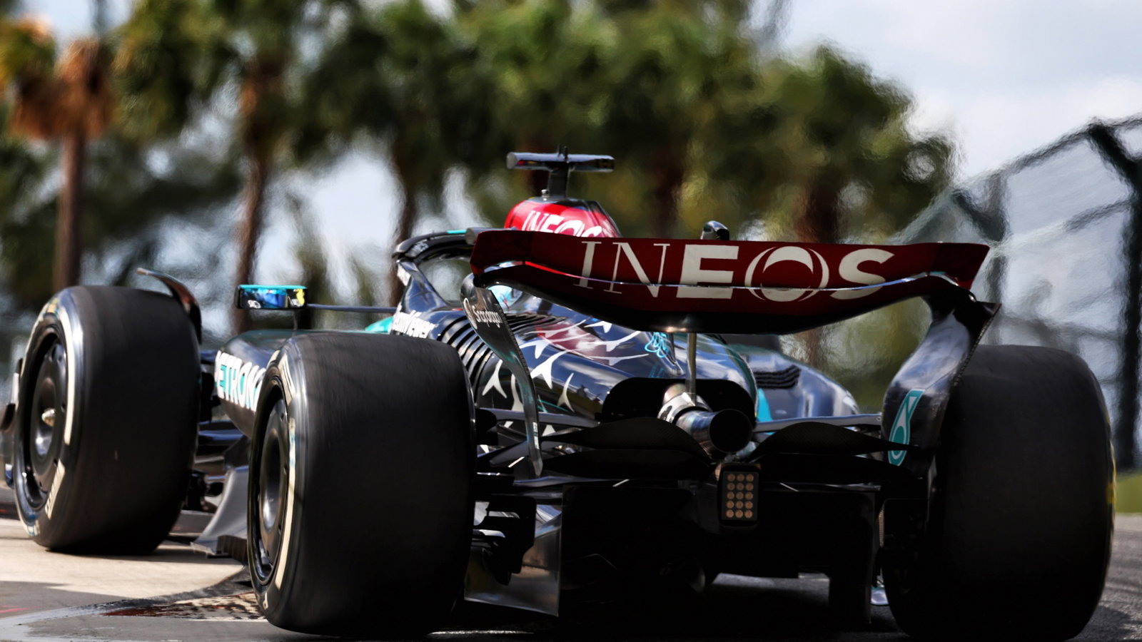 George Russell (GBR) Mercedes AMG F1 W15. Formula 1 World Championship, Rd 6, Miami Grand Prix, Miami, Florida, USA, Race