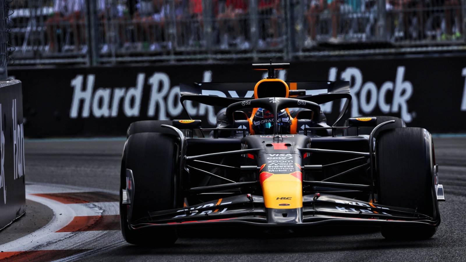 Max Verstappen (NLD) Red Bull Racing RB20. Formula 1 World Championship, Rd 6, Miami Grand Prix, Miami, Florida, USA, Race