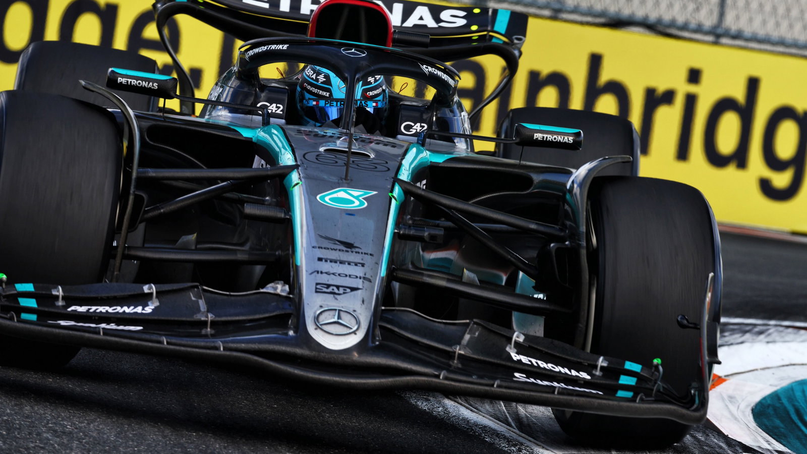 George Russell (GBR) Mercedes AMG F1 W15. Formula 1 World Championship, Rd 6, Miami Grand Prix, Miami, Florida, USA, Race