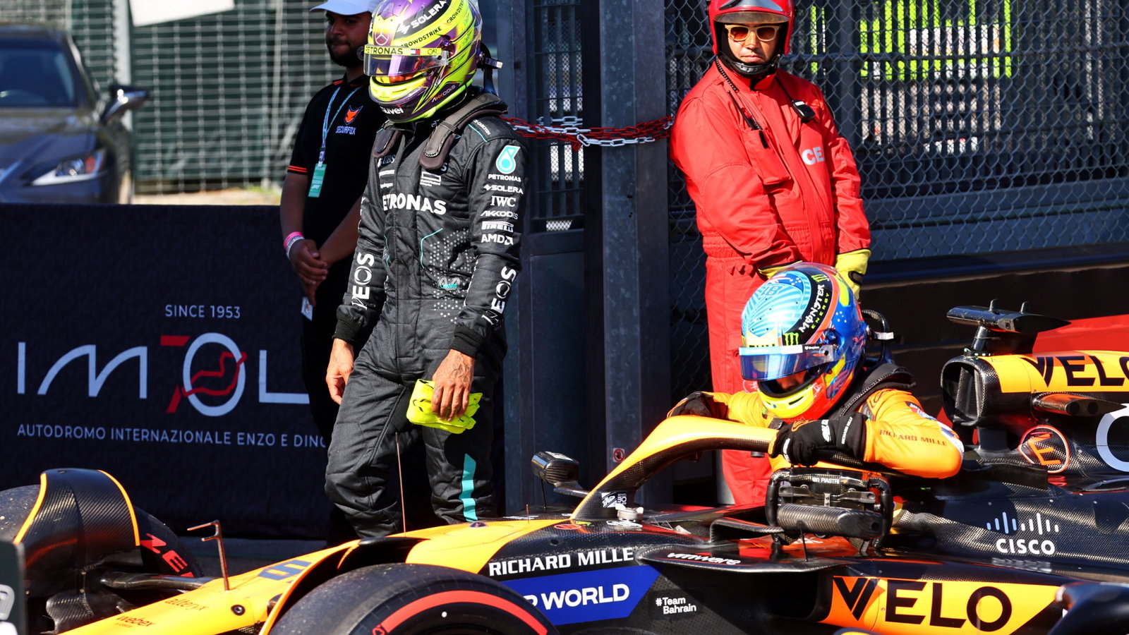 Lewis Hamilton (GBR) Mercedes AMG F1 and Oscar Piastri (AUS) McLaren MCL38 in qualifying parc ferme. Formula 1 World
