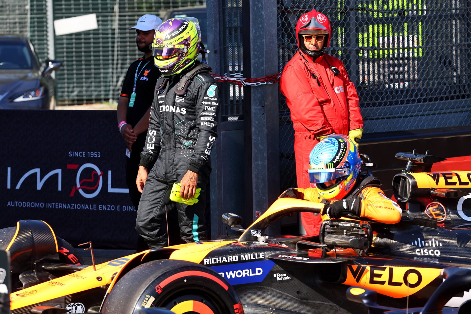 Lewis Hamilton (GBR) Mercedes AMG F1 and Oscar Piastri (AUS) McLaren MCL38 in qualifying parc ferme. Formula 1 World