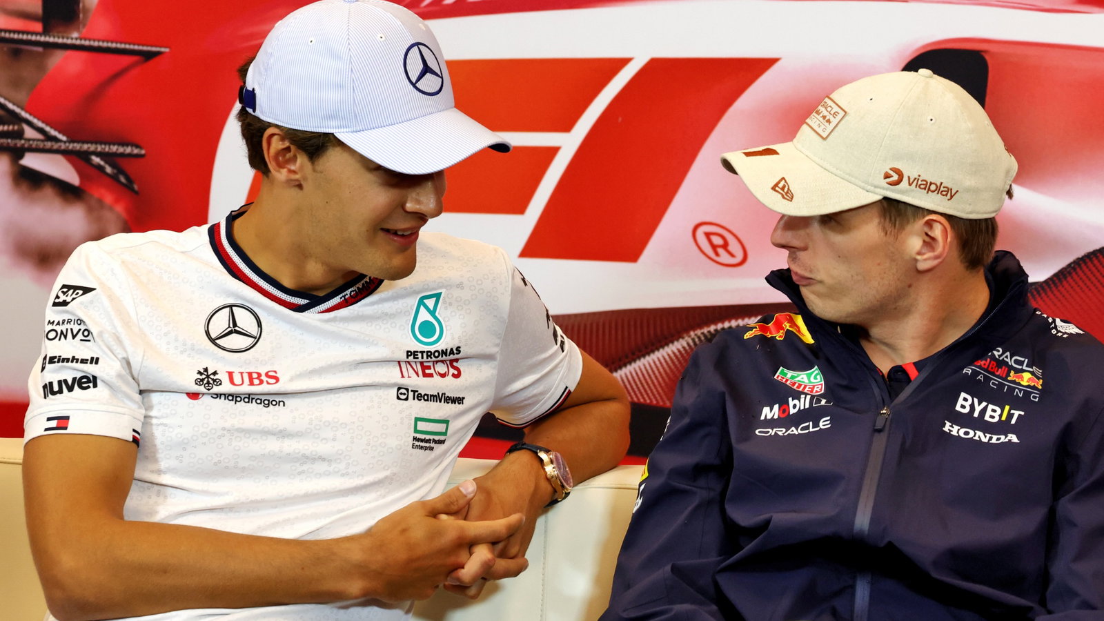 (L to R): George Russell (GBR) Mercedes AMG F1 and Max Verstappen (NLD) Red Bull Racing, in the FIA Press Conference.