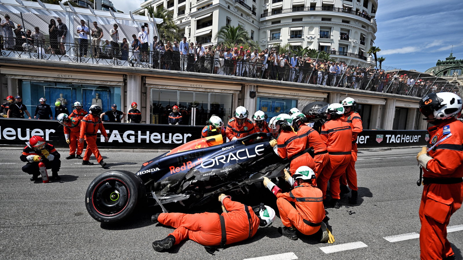 The Red Bull Racing RB20 of Sergio Perez (MEX) Red Bull Racing removed by marshals after the race stopping start crash.