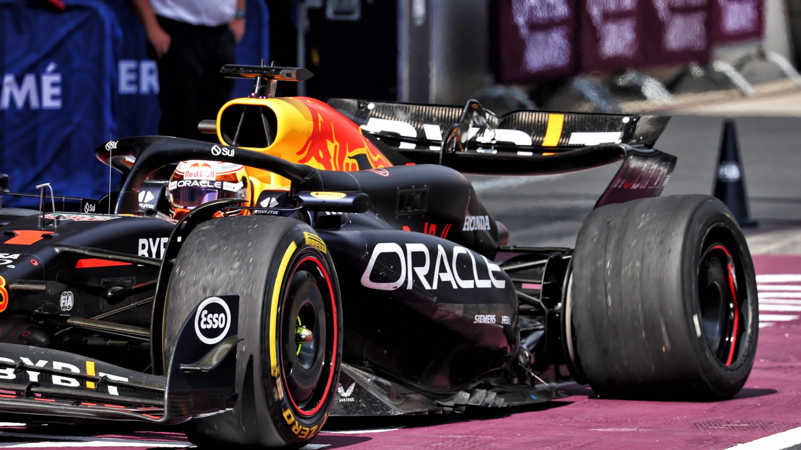 Max Verstappen (NLD) Red Bull Racing RB20 makes a pit stop with a puncture after collision with Lando Norris (GBR) McLaren