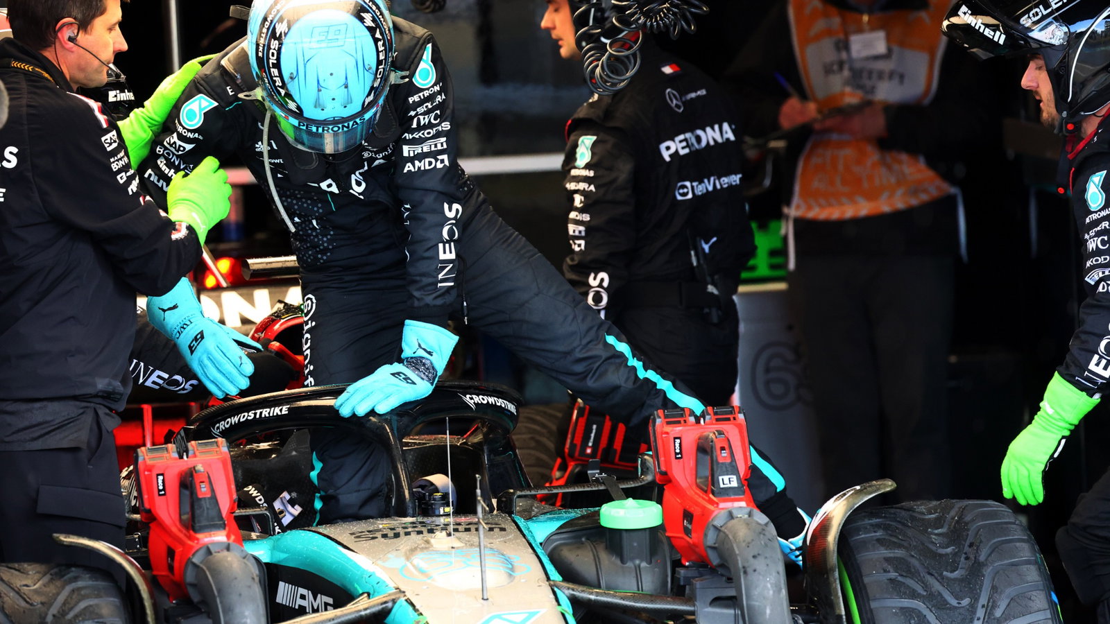 George Russell (GBR) Mercedes AMG F1 W15 retired from the race. Formula 1 World Championship, Rd 12, British Grand Prix,