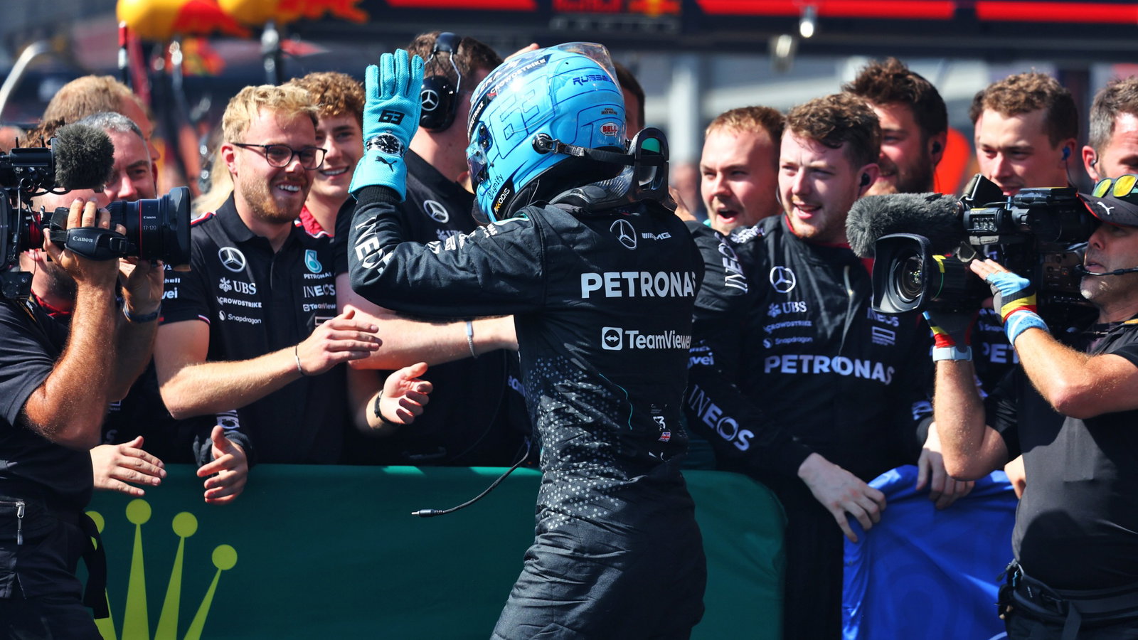 Race winner George Russell (GBR) Mercedes AMG F1 celebrates with the team in parc ferme. Formula 1 World Championship, Rd
