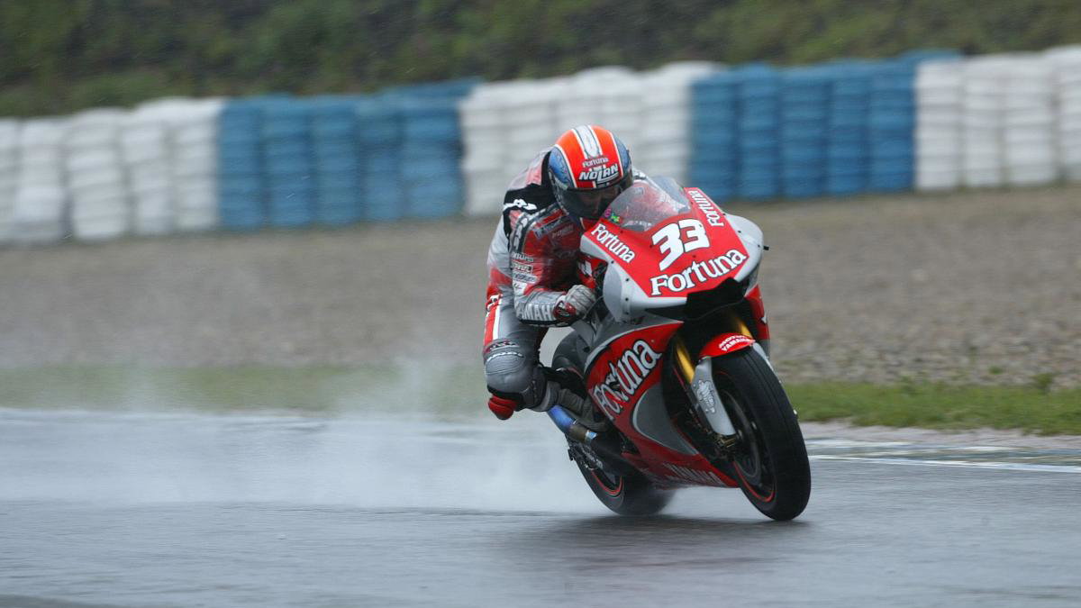 Melandri in the rain, Jerez IRTA MotoGP Tests, 2004