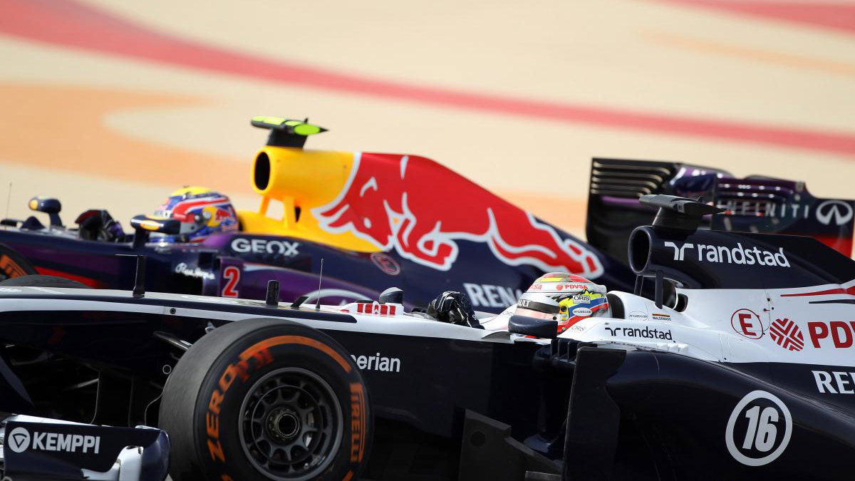 21.04.2013- Race, Pastor Maldonado (VEN) Williams F1 Team FW35 and Mark Webber (AUS) Red Bull Racing