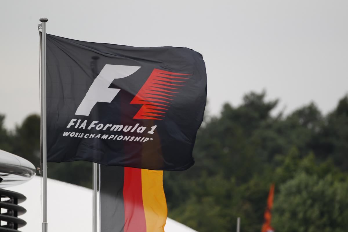 Retained Button 'inspired' by Prost