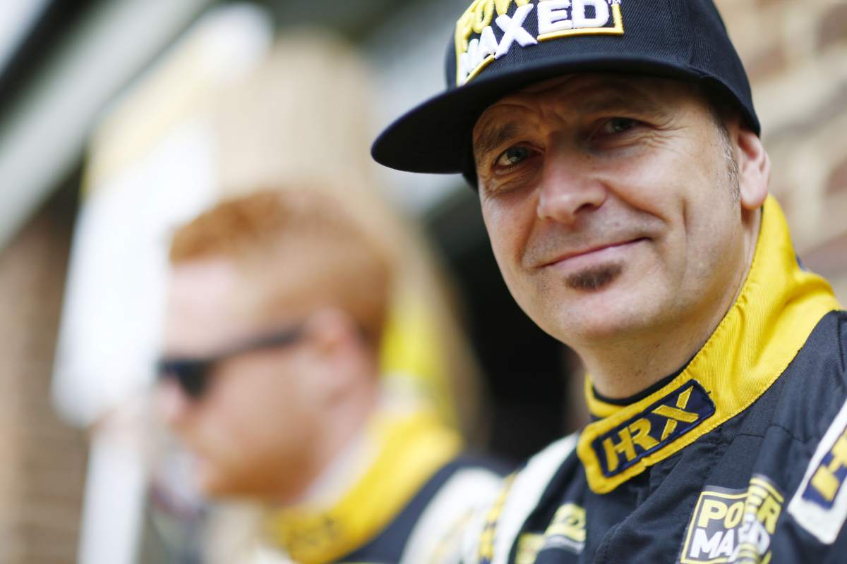 Rockingham: Smith holds on for first BTCC win since 2014