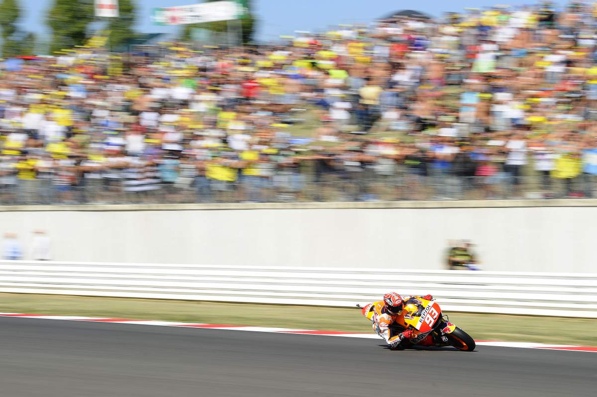 PIC: 'Watch out for sharks!' Rossi's Misano MotoGP helmet