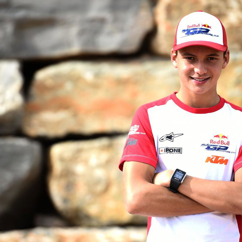 Moto3 Malaysia: Title battle lives on as Oliveira wins, Kent 7th