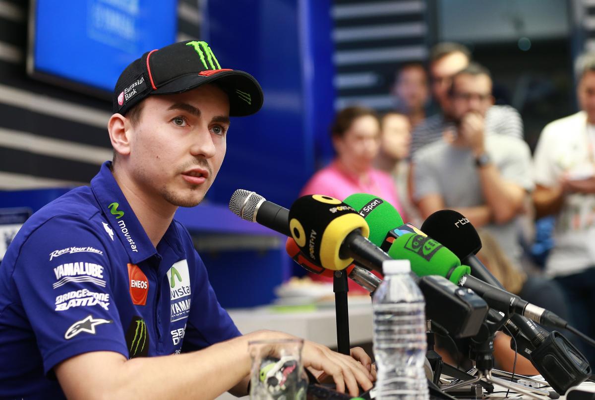 MotoGP Valencia: Rossi wants Lorenzo title fight 'on equal terms'